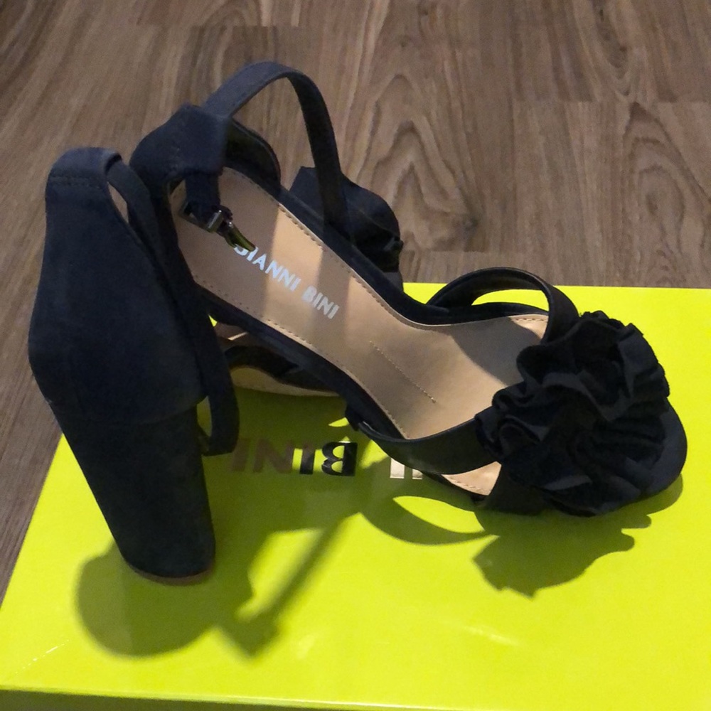 Sandals - Picture 3 of 4